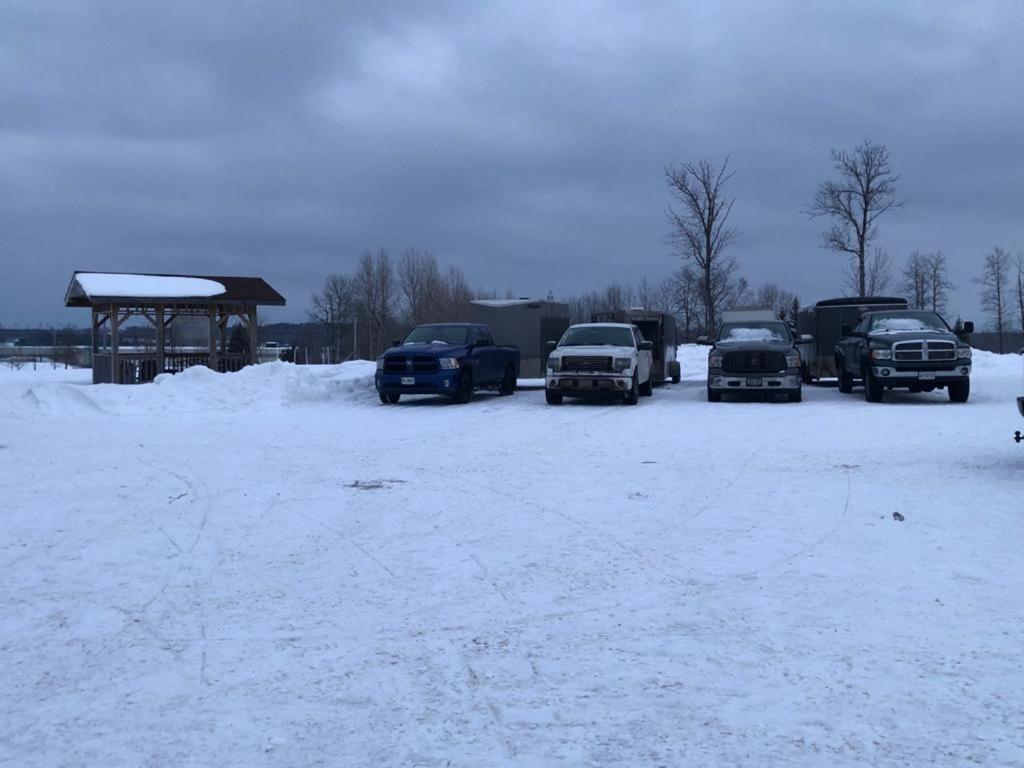 Auberge Macdonald Guest Inn Iroquois Falls Exterior photo